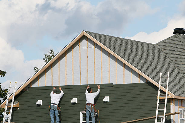 Professional Siding Contractor technician working in Pleasant Hill, TX